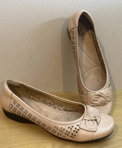 Clarks bequeme flache Damenschuhe mit Schleife Größe 11 neutral beige Leder - Bild 1 von 7