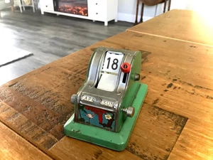 ANTIQUE VINTAGE 1940s FLORIDA LOTTERY SLOT MACHINE CALENDAR ~ WORKING - Picture 1 of 17