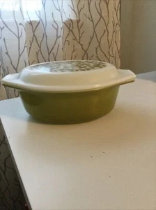VINTAGE PYREX OLIVE OVAL CASSEROLE DISH WITH LID 1.5 Qt. - Picture 1 of 5