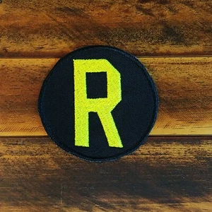 Robin Patch Iron-On Comics R Logo Applique Embroidered Patch  - Bild 1 von 1