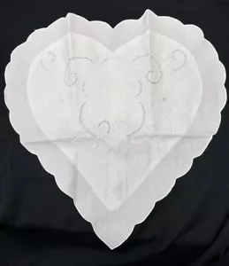 "Funda de almohada blanca con cremallera en forma de corazón con encaje recortado 17""x17""" - Imagen 1 de 5