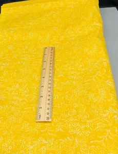 VTG BRIGHT YELLOW FOLIAGE WHITE FLOWERS CALICO BLENDER FABRIC lt orange accents - Picture 1 of 1
