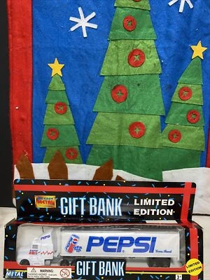 Винтажный литой золотой колесо PEPSI подарок банка полуприцеп 1/64 ограниченного тиража (A-151) - Изображение 1 из 3