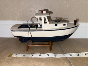 Massivholz Kreuzfahrtboot mit Aufsteller - Bild 1 von 6