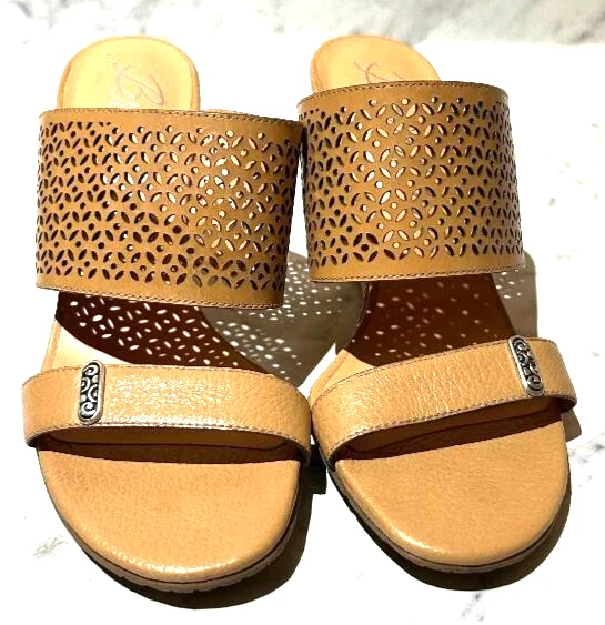 Sandalias de cuña Brighton Ramone para mujer talla 7 M sin cordones corte láser natural Foto 1 de 4