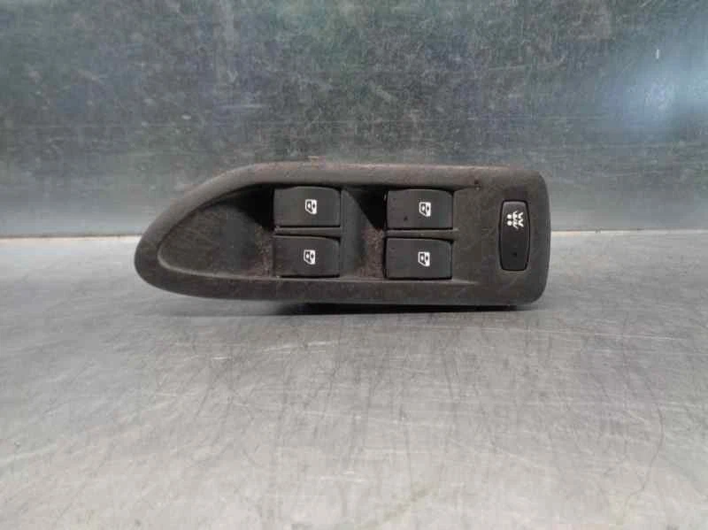8200397297B MANDO ELEVALUNAS DELANTERO IZQUIERDO PARA RENAULT LAGUNA II  3358300 - Imagen 1 de 4