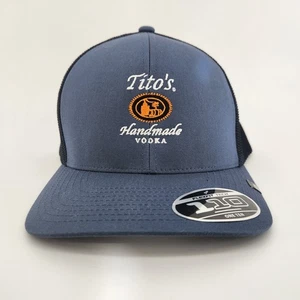 Travis Mathew Titos handgefertigte Vodka Trucker Snapback Mütze Flexfit Tech 110 Modell - Bild 1 von 5