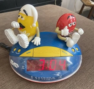 M&M's Am/Fm Alarm Clock Radio “wake Up To Music” + Instructions 2012 Working - Picture 1 of 12