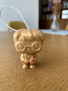 Harry Potter dorado quidditch 2024 Funko Pop Kinder Joy NUEVO - Imagen 1 de 5