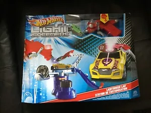 Hotwheels ruote calde acceleratori luce set laboratorio pennelli W3855 nuovo sigillato raro - Foto 1 di 12