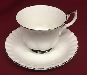 Royal Albert Chantilly Platinum 2 tazze e piattini da 3/4" - Foto 1 di 4