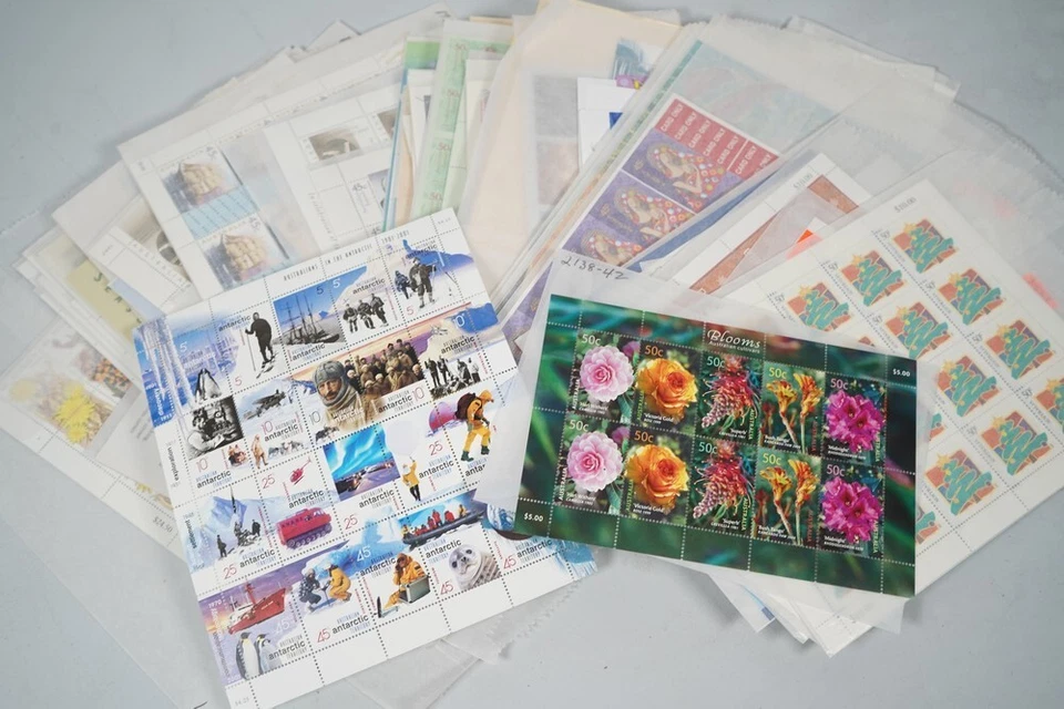 AUSTRALIA COLLECTION OF 75+ SOUVENIR SHEETS / BLOCKS / MULTIPLES ALL MINT - Image 1 of 4