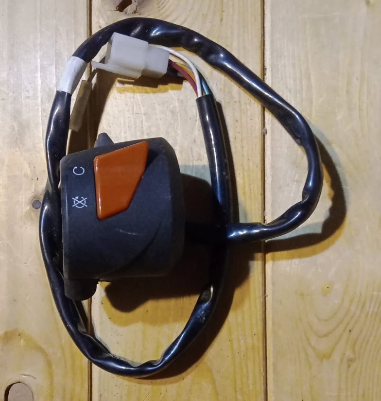 APRILIA SPORTCITY  125  200 250 300  04 - 12 DEVIOLUCI COMMUTATORE DX AP8127592 - Imagen 1 de 1