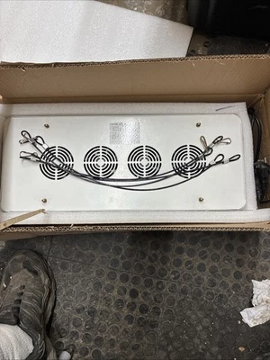 Luz de crecimiento KingLED 2000W modelo No. Cobertura de espectro completo GW-KNGS200 3 pies x 3 pies Foto 1 de 4