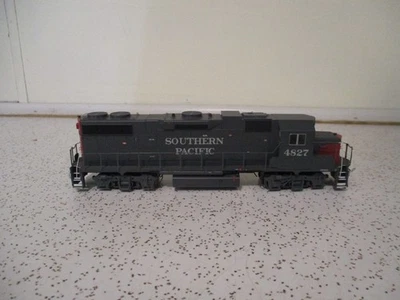Life Like Proto 2000 Gp38-2 w/88 nose Southern Pacific - Image 1 of 4
