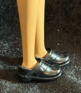 Fits Flat Feet Barbie Dolls-1 Pair of Black shoes - Picture 1 of 4