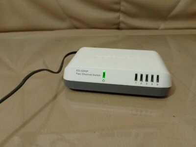 Edimax ES-3205P  Fast Ethernet 5Port  Desktop Switch - Image 1 of 3