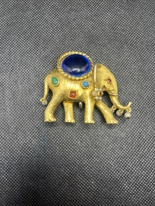 VTG Jeweled Elephant Brooch Unsigned KJL Gold Tone Colorful Blue Dangling Pearls - Picture 1 of 10