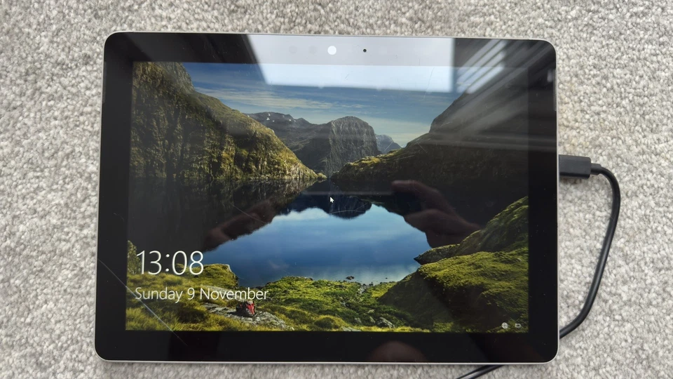 Surface GO 1825 Pentium 4415Y 256GB Windows 10 professional - Image 1 of 4