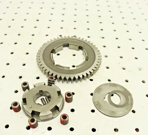 2003 SUZUKI SAVAGE 650 BALANCER GEAR 12666-24B01 - Imagen 1 de 7
