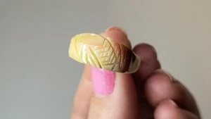 Vintage Hand Carved Flamingo Wing Leaf Coral Ring Size 6 - Picture 1 of 5