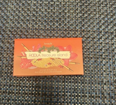 NEW Benefit Hoola Treasure Island Bronzer and Blush Duo 2.5g - Image 1 of 3