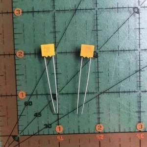 Kemet Condensatore ceramico radiale .015uF 50v 1% CCR06CG153FRV alto rel.2" LS 2pcs - Foto 1 di 4