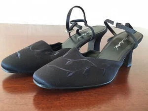 Kunstleder bestickt Knöchelriemen Schuhe von Berkertex. - Bild 1 von 3