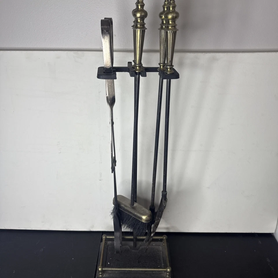 Juego de herramientas mixtas vintage de hierro de metal y latón para chimenea de 5 piezas con soporte* Foto 1 de 4