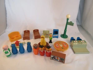 Vintage 1974 Fisher Price Little People Sesame Street  #938, parts and figures - Picture 1 of 4