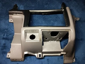 89-95 TOYOTA PICKUP TRUCK 4RUNNER LOWER CENTER DASH RADIO SURROUND BEZEL GRAY - Bild 1 von 11