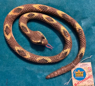 Réplica de serpiente de cascabel - Juguete polivinilo - República salvaje descontinuada Foto 1 de 4