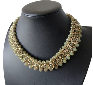 New York & Company Latz Choker Halskette 3-lagig grüne Perlen in goldfarbener Kette - Bild 1 von 5