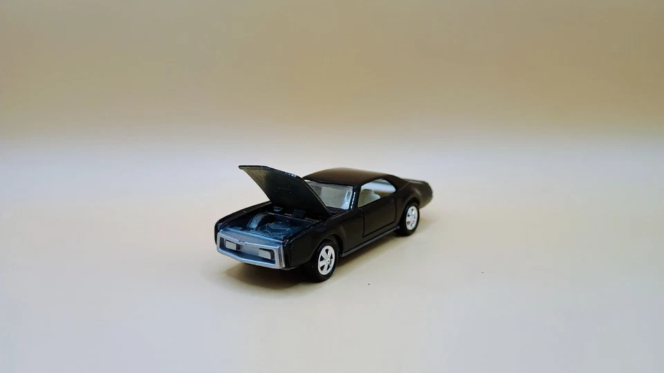 Johnny Lightning Custom Toronado in Black, Playing Mantis, 1995 #110 - Image 1 of 4