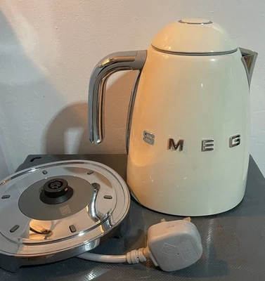 Smeg KLF03CRUK Retro Style Kettle 1.7L 3000W Cordless Jug Cream (21) - Image 1 of 4