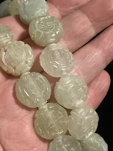 Eine alte geschnitzte Shou chinesische Perle 16 mm x 8 mm Hsiu Jade Stein grüne Münze - Bild 1 von 5