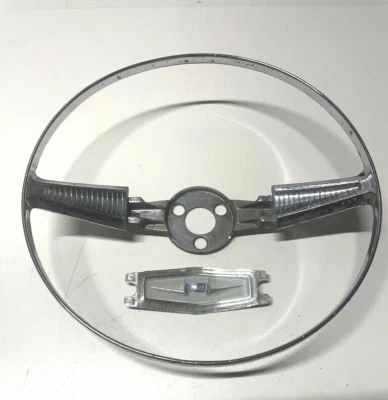 1958 年雪佛兰 Impala 喇叭戒指和中心徽章原始原始设备制造商 — 第 1/4 张图片