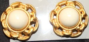 Vtg Gold 1980's Flower Design Lucite Clip On Earrings RARE 1"Long - Picture 1 of 6