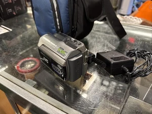 JVC EVERIO GZ-E207 CAMCORDER SDHC CARD HD DIGITAL HIGH DEFINITION VIDEO CAMERA - Picture 1 of 7