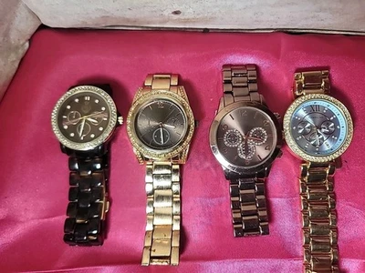 Lote De 4 Relojes Estilo Cronógrafo Imitación Damas De Colección Todos Funcionando Foto 1 de 4