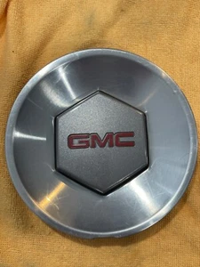 04 05 06 07 GMC Envoy XL OEM alloy wheel center cap 9595112 - Picture 1 of 2