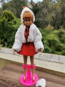 VTG JAPAN STRAIGHT LEG #950 RED TITIAN BARBIE SKIPPER DOLL & SKATING FUN OUTFIT - Picture 1 of 12