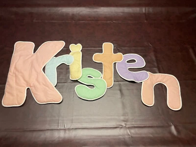 Banner vintage de tela arco iris de los años 90 con letra Kristen habitación infantil 18T X 44W Foto 1 de 4