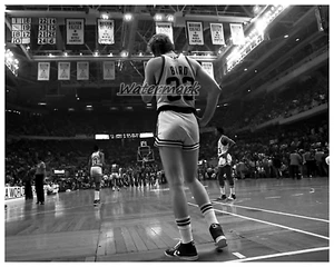 Foto NBA Boston Celtics Larry Bird Boston Gardens bianco e nero 8 x 10 - Foto 1 di 1