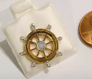 Vintage Gold Silver Tone Helm/ Ship Wheel Brooch Tie Lapel Pin Nautical - Imagen 1 de 5