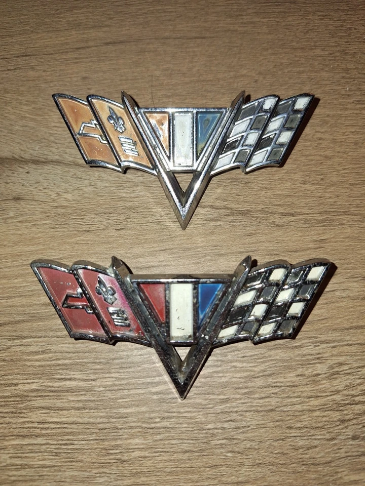 Chevrolet Camaro/Impala/Nova 1964-1967 bandera en V emblema guardabarros delantero Foto 1 de 1