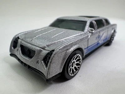 Matchbox Limousine Luxury Two Tone VIP Shuttle 2001 - Image 1 of 4