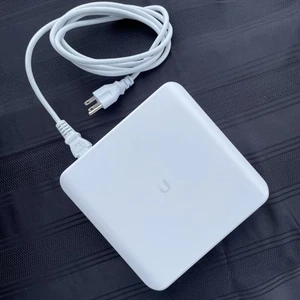 Ubiquiti UniFi Switch Lite 16 PoE Switch (USW-Lite-16-POE) White - Picture 1 of 5