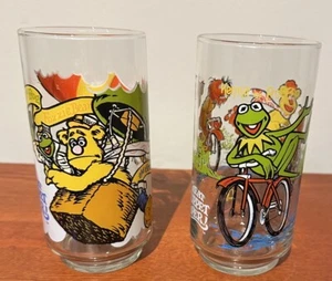 Two 1981 McDonalds Muppet Caper Glasses Featuring Kermit and Friends - Picture 1 of 4
