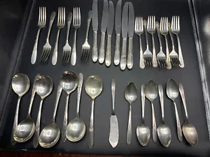 Set ONEIDA Community Silver Tudor Plate Fantasy Flatware 33 Piece - Picture 1 of 8